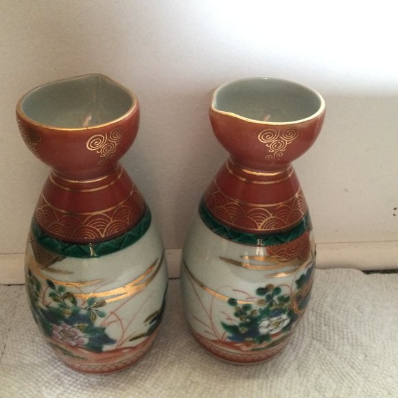 Vintage Pair of Japanese porcelain hand painted Sake bottles small floral signed - Picture 2 of 13